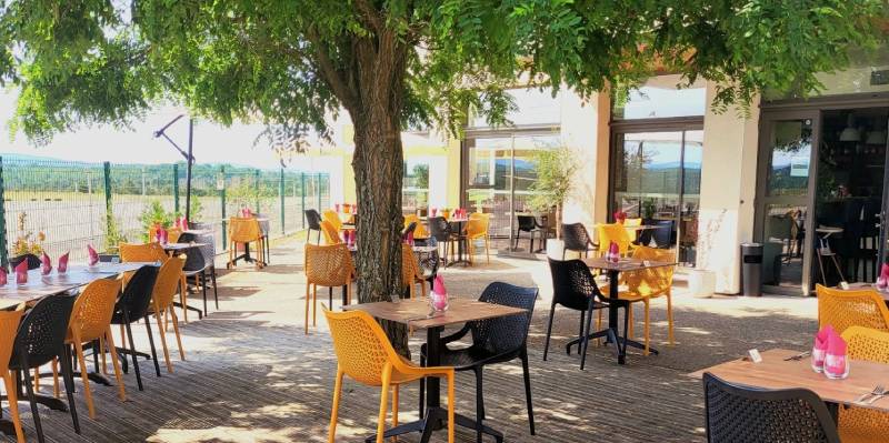 Restaurant Le Pelican aéroport Lanas Ardèche (1)
