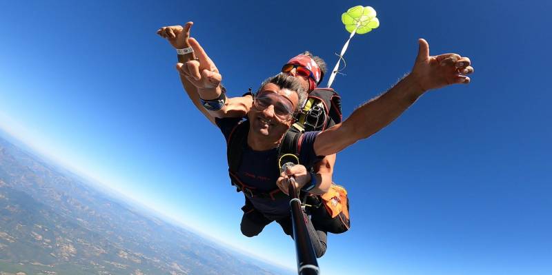 Saut en parachute au dessus de la Drôme Ardèche