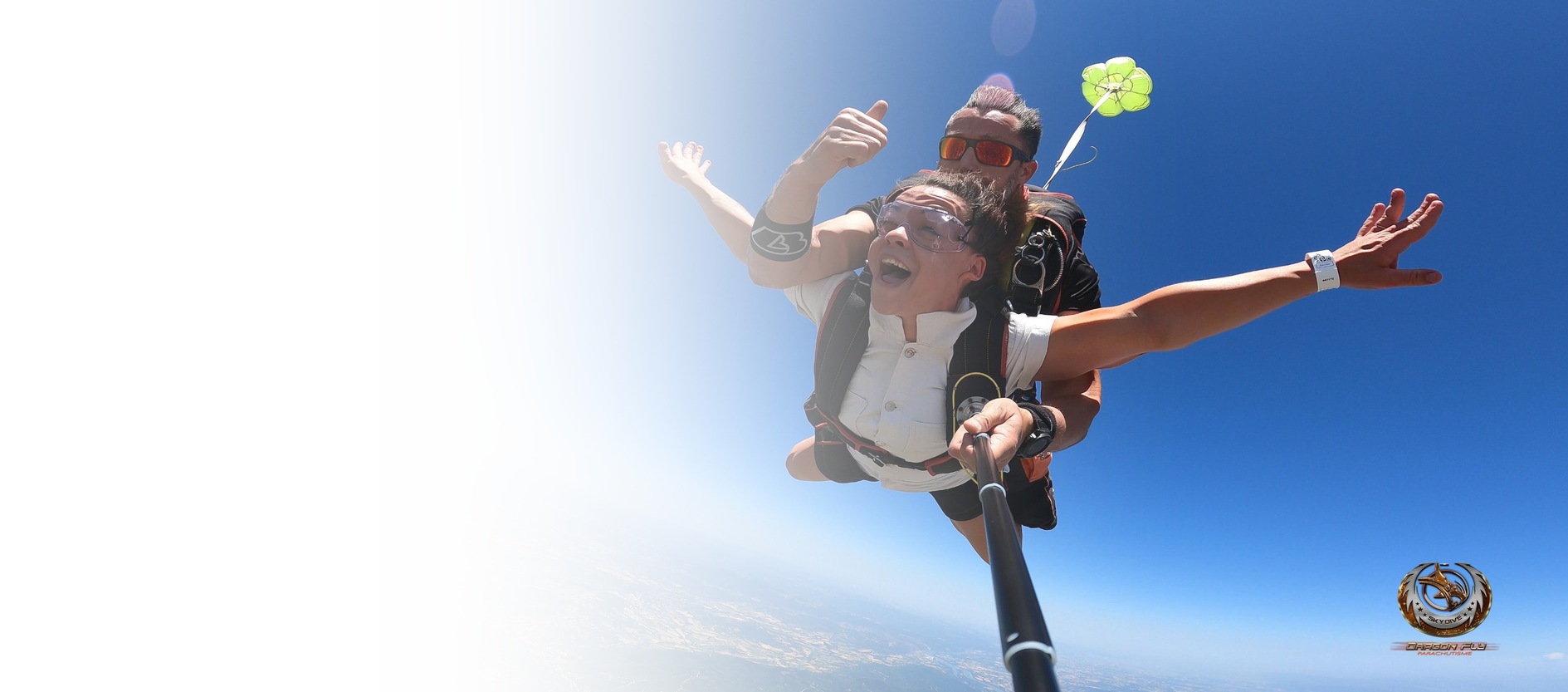 Adrénaline du saut en parachute en Drôme Ardèche